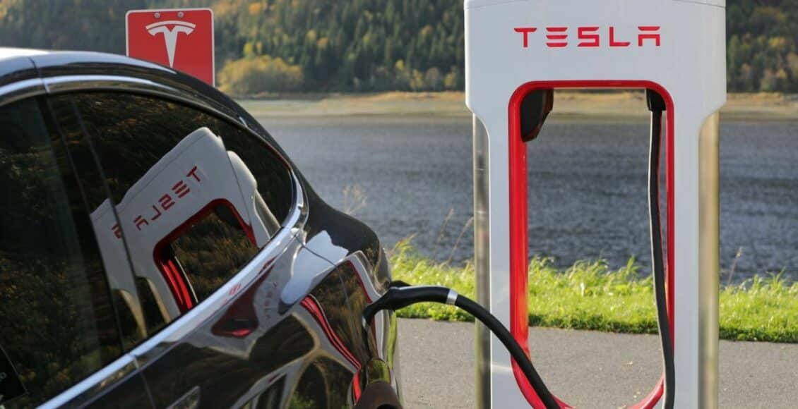 تسلا تحد من الازدحام في محطات Supercharger