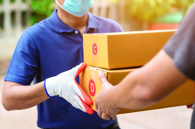 منافذ بيع ومنصات إلكترونية تتنافس بمبادرات للتوصيل السريع وإرجاع المشتريات