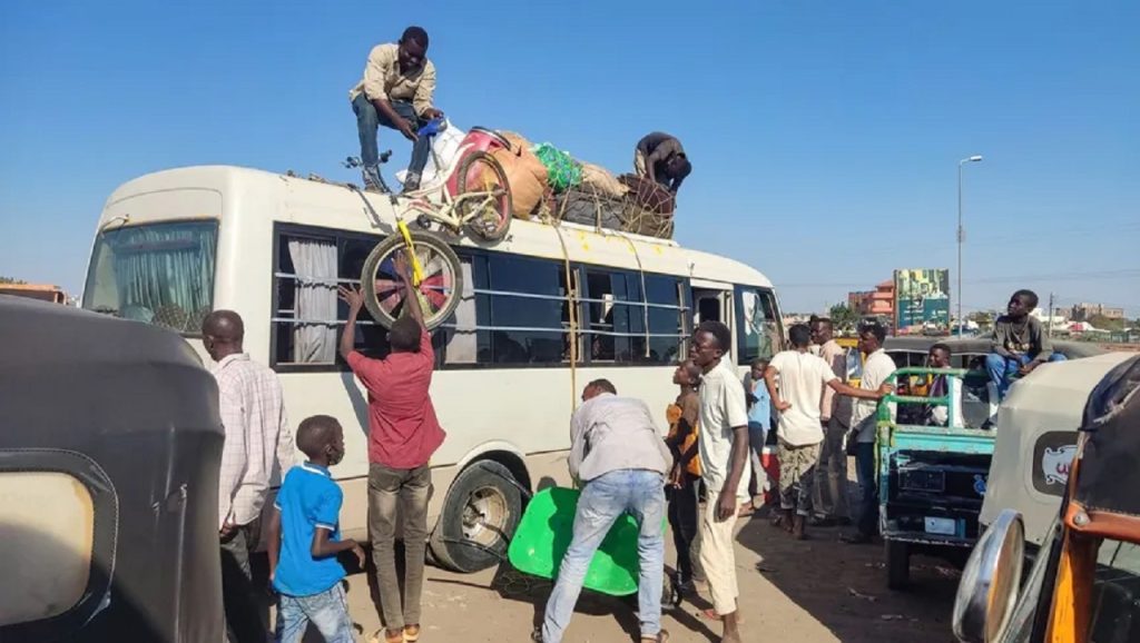 مصر تدعو مواطنيها إلى سرعة مغادرة السودان