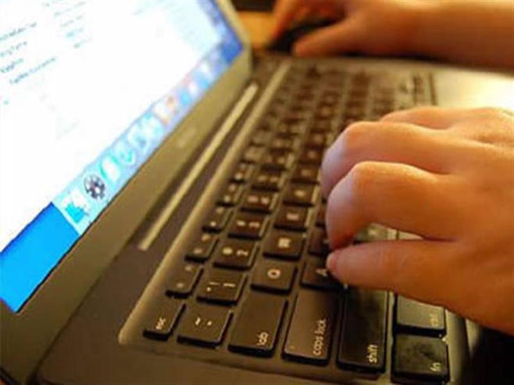 انقطاع الانترنت يتصدر التريند.. وجدل على السوشيال ميديا: “كفاية رسترة في الراوتر”