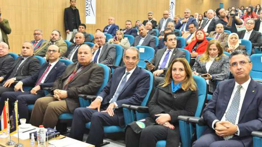 وزير الاتصالات ومحافظ أسيوط يزوران المنطقة التكنولوجية