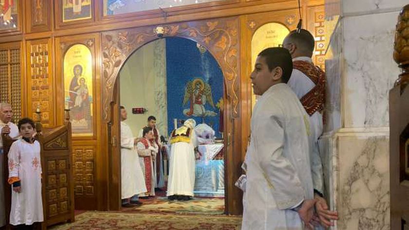 المحافظون يزورون الكنائس للتهنئة بعيد الميلاد: المصريون نسيج واحد