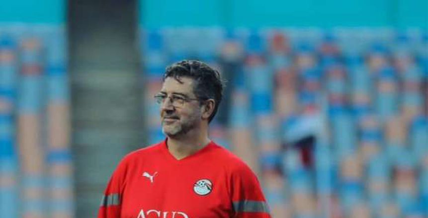 مدير منتخب مصر يعلق على استبعاد ياسر إبراهيم موقف إمام عاشور وموعد وصول صلاح