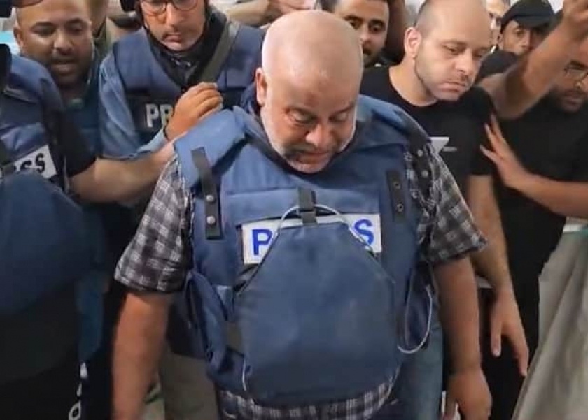 «بابا راح عالجنة».. ماذا أعطى وائل الدحدوح لطفلة استشهد والديها بقطاع غزة؟