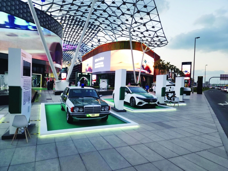 شرطة دبي تنظّم عرضاً في «سيتي ووك» بمشاركة الدوريات الفارهة والأنظمة الذكية