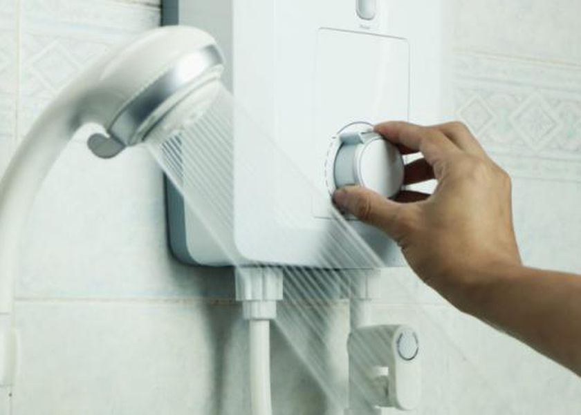 تحذير من عادة شائعة تسبب انفجار سخان المياه الكهربائي.. «علشان تخلي بالك»