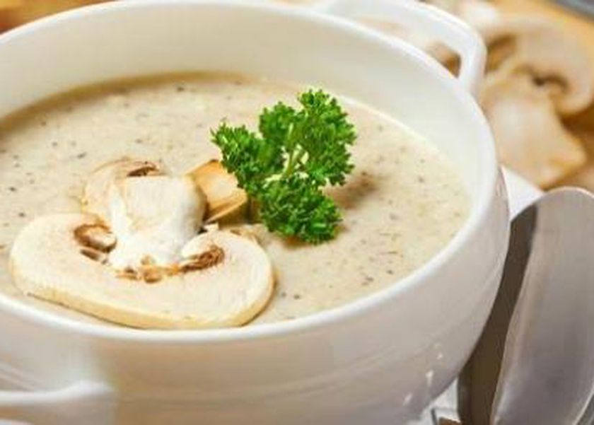 طريقة عمل شوربة الكريمة بالمشروم.. «تدفي الجسم في الشتاء»