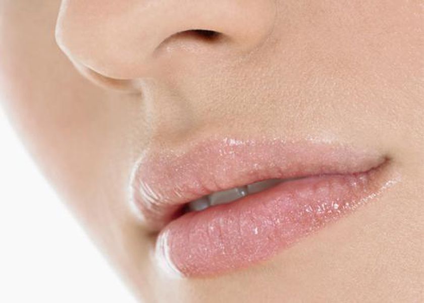 «طبيعي وسعره رخيص».. اصنعي «ليب جلوس» أفضل من أغلى الماركات في منزلك