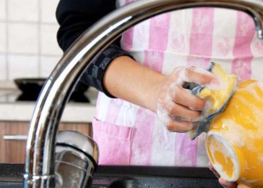 منظف سحري بـ10 جنيهات.. يقضي على شحوم الحلل والطاسات