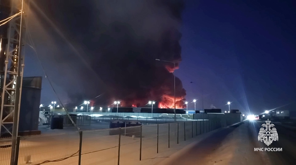 حريق ضخم يلتهم مستودعا في روسيا خارج مدينة سان بطرسبرغ