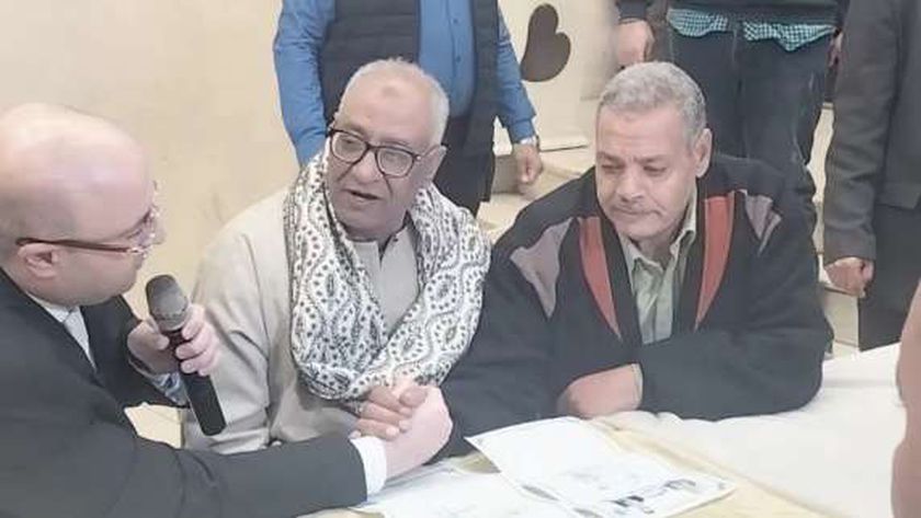 «وكيلا للعريس».. محافظ بني سويف يلبي دعوة زفاف شاب من ذوي الهمم