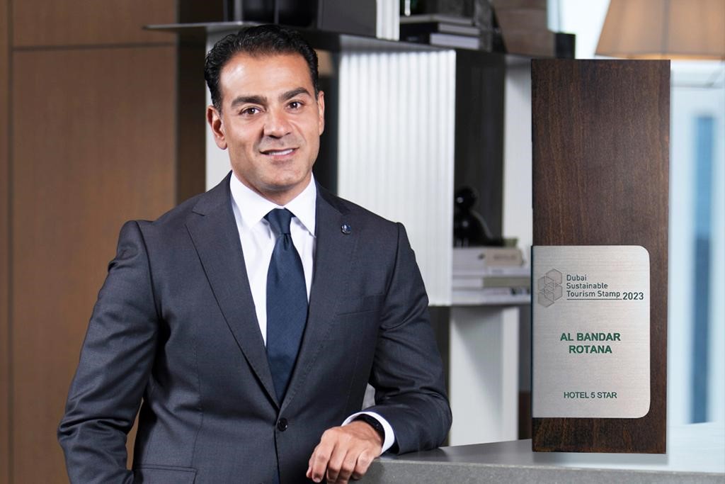 “الاقتصاد والسياحة” تمنح “البندر روتانا” ختم “دبي للسياحة المستدامة”