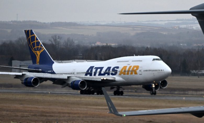 هبوط اضطراري لطائرة بوينغ 747 في ميامي بعد عطل في المحرك