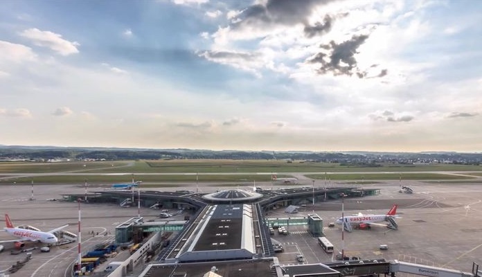 إغلاق مطار “بازل” في سويسرا بسبب تهديد بوجود قنبلة