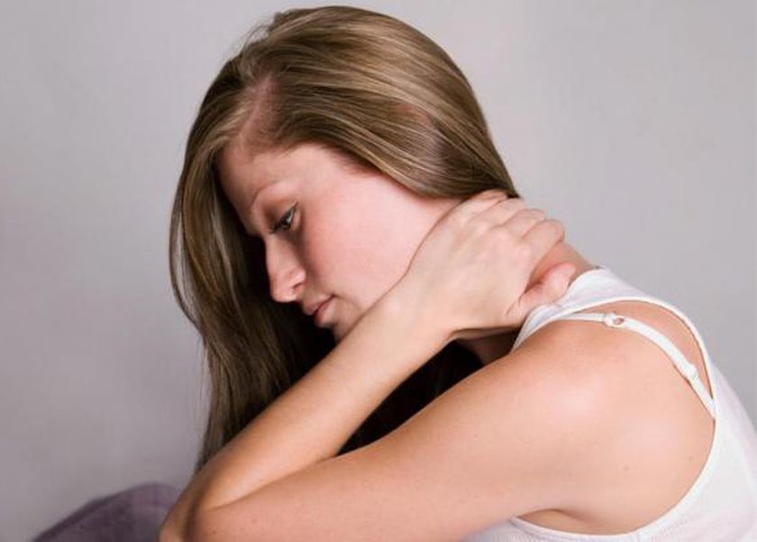 احذر ألم الكتف المتجمد في الشتاء.. مؤشر على مرض خطير