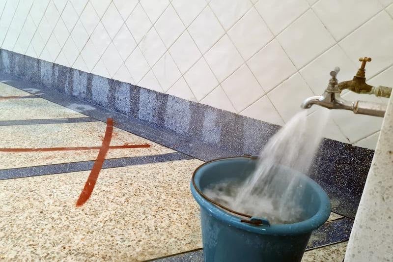 السلطات بجهة البيضاء تغلق الحمامات ومحلات غسل السيارات 3 أيام بالأسبوع