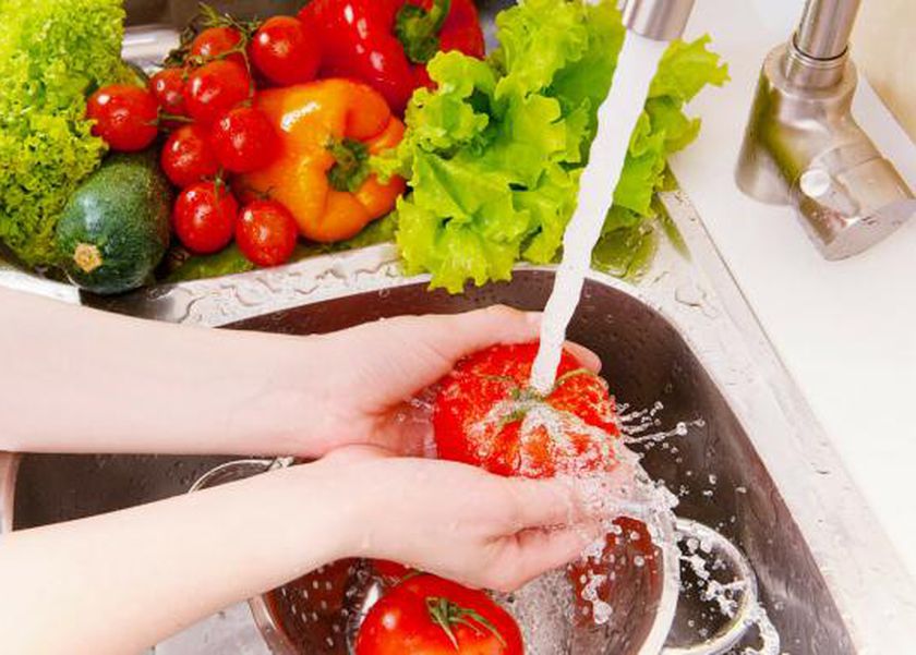 احذري غسل الفواكه والخضروات بالخل لهذا السبب.. نتائج خطيرة على الصحة