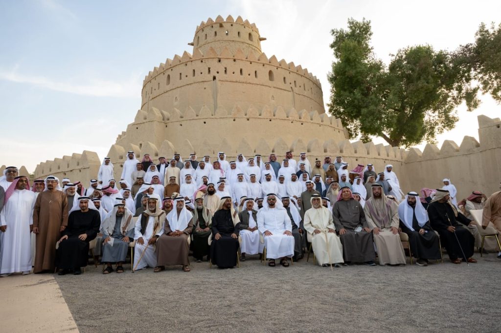 سيف بن زايد يحضر لقاءً ودياً لمتقاعدي القوات المسلحة ووزارة الداخلية.. فيديو