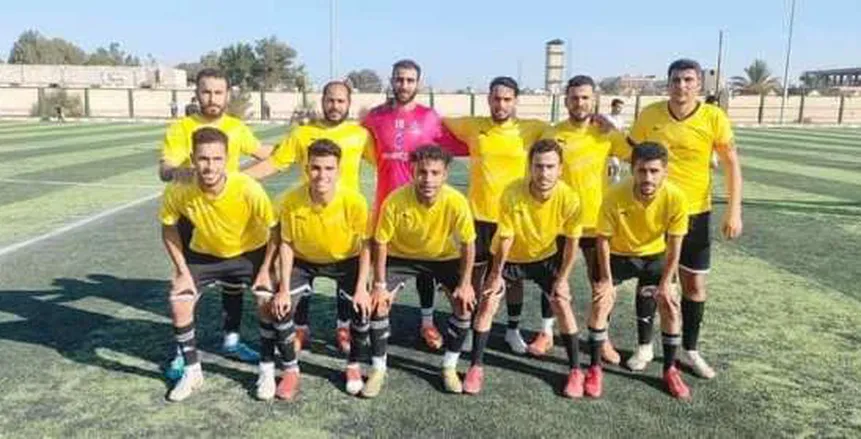 لاعب يعتدي على حكم مباراة بدوري الدرجة الثالثة.. ونقله للمستشفى