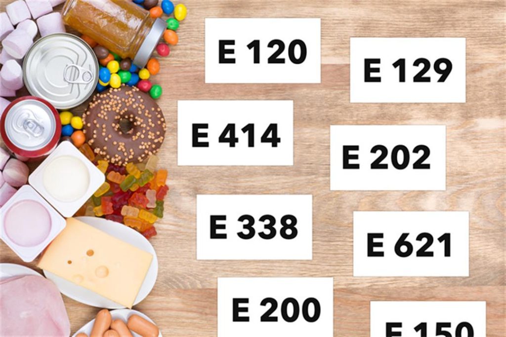 سر الحروف والأرقام الغريبة على علب العصائر والمواد الغذائية.. قد تسببت السرطان