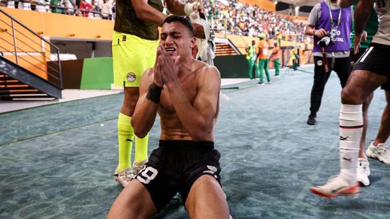 مصطفى محمد ينجو من البطاقة الصفراء بعد احتفاله بخلع القميص.. وهذا موقف “الكاف”