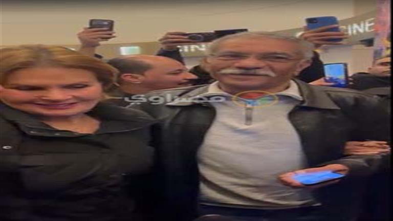 يسرا تصل العرض الخاص لفيلم “ليلة العيد” والسبكي وسيد رجب في استقبالها (صور)