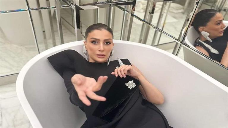 قبل غادة عبدالرازق نجمات تعرضن للهجوم بسبب “البانيو”