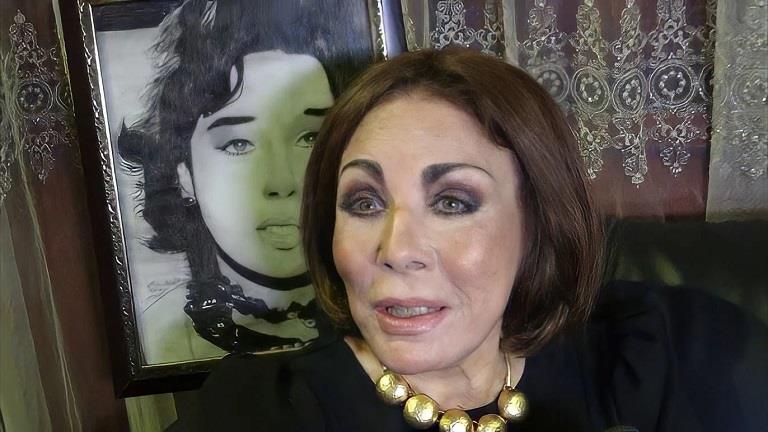 لبنى عبد العزيز:” أنا عايشة لوحدي وعايزة أموت في مصر”- فيديو