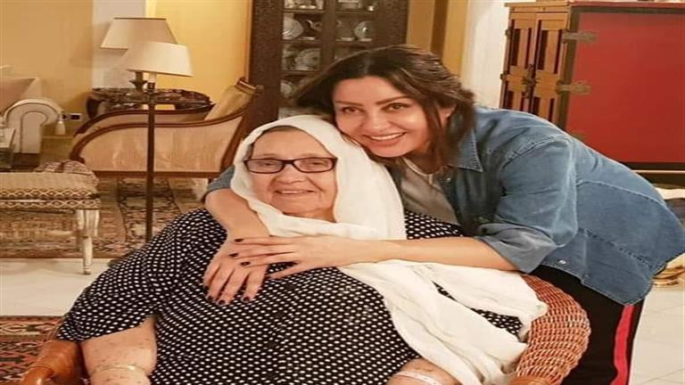 لطيفة: “عزاء أمي غدا بمسجد الشرطة في الشيخ زايد”