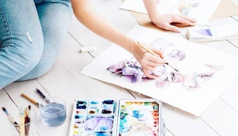 للنساء فقط.. العلاج بالرسم والرقص والكتابة يقلل الاكتئاب !