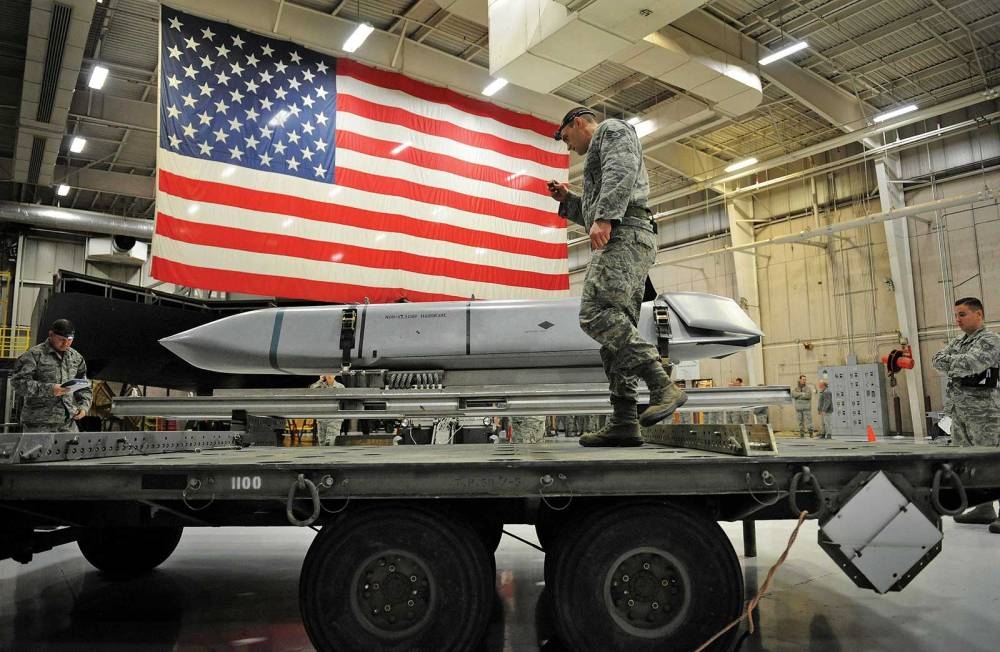 لماذا تخطط واشنطن لنشر أسلحة نووية في بريطانيا؟