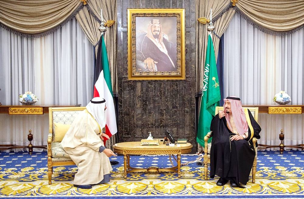 أمير الكويت وولي العهد يستعرضان تطوير العلاقات ومستجدات الأحداث الإقليمية والدولية