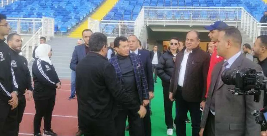 وزير الشباب والرياضة يتفقد استاد مصر.. وبداية مران المنتخب