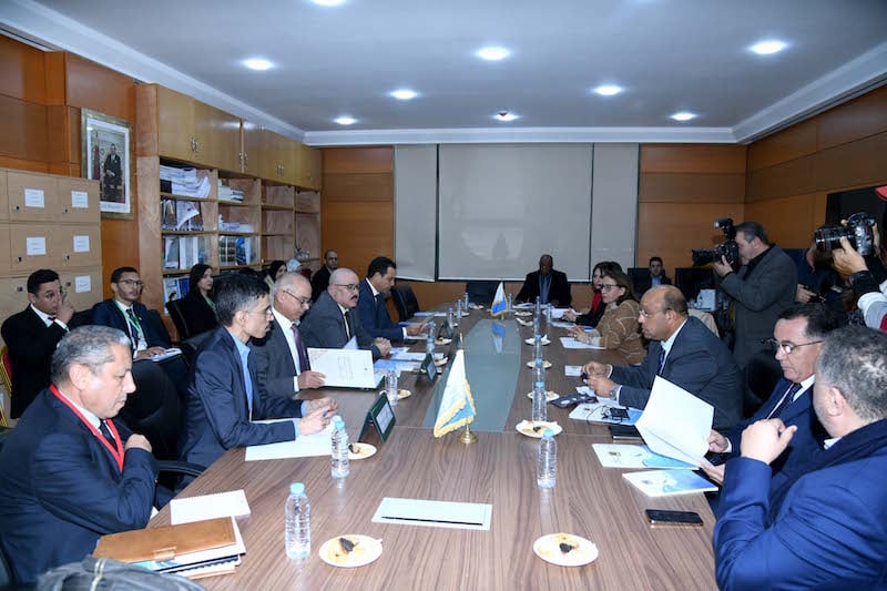 “الأحرار” يقطر الشمع على “بيجيدي” بسبب الأمازيغية.. وبنموسى يعد بالتعميم