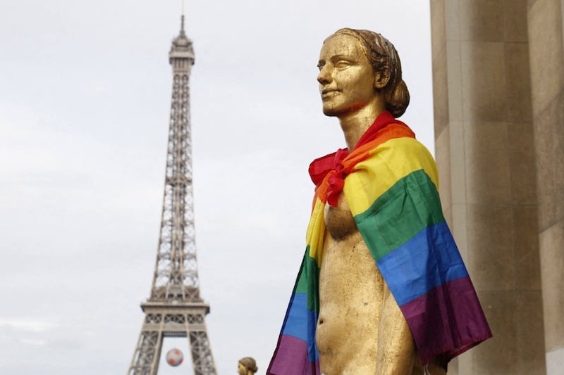 استطلاع: 80% من الفرنسيين يتقبلون “المثلية الجنسية” لرئيس الجمهورية