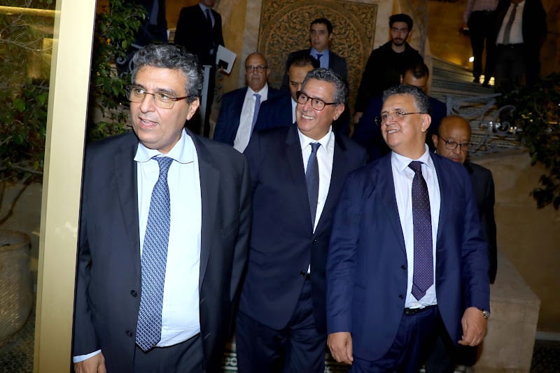 المطالبة بعقد اجتماع لقادة الأغلبية تدفع رئيس الحكومة إلى “طمأنة وهبي”