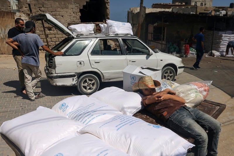 فرنسا تعلق المساعدات لوكالة “الأونروا”