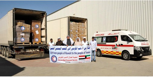 الهلال الأحمر توجه 4 شاحنات إغاثية محملة بالمواد الغذائية إلى اليمن