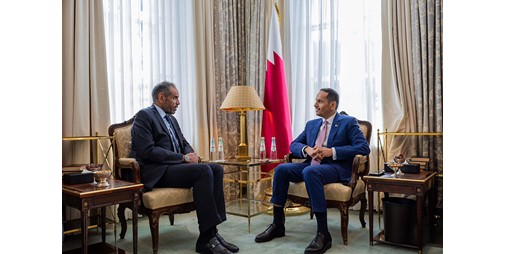 وزير الخارجية بحث مع رئيس الوزراء ووزير الخارجية القطري تعزيز العلاقات بين البلدين