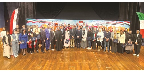 45 فنانا يتشاركون في إبداع معا في حب الكويت