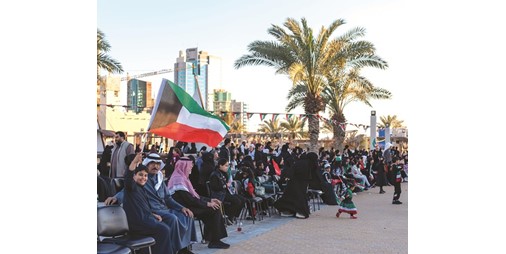 قرية يوم البحار احتفت بيوم التحرير الـ 33 وسط أجواء تجسد معاني العز والفخر والانتماء للوطن