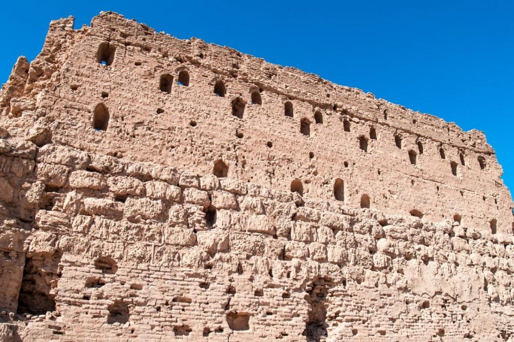 لإلحاقها ضررا بموقع أثري شرق البلاد.. وزارة الثقافة السورية تدين الضربات الأميركية