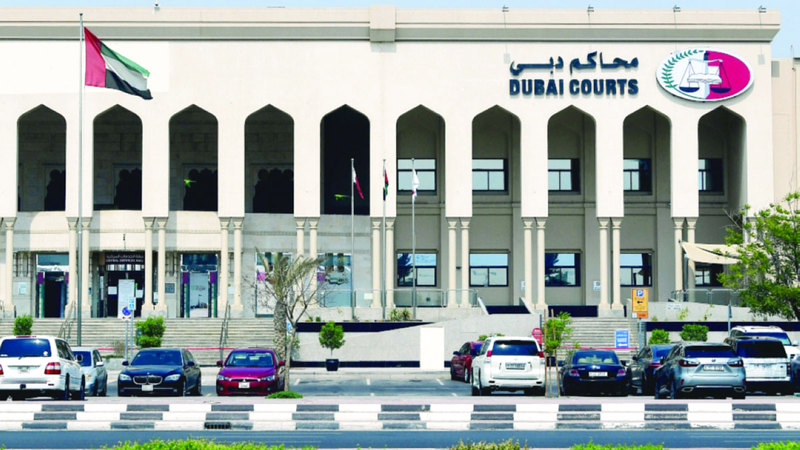 3 نساء ورجلان يستدرجون آسيوياً بـ «صورة امرأة»