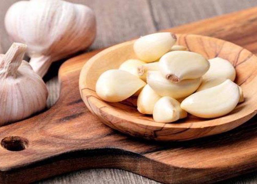 4 أطعمة تتحول إلى سامة عند وضعها في الثلاجة.. مخاطر صحية لا تتوقعها