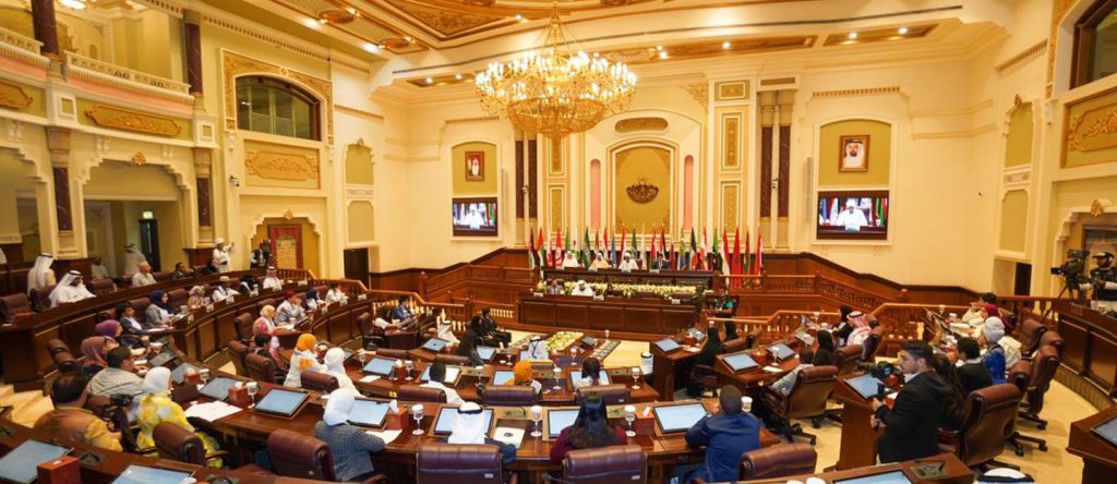 أطفال يصممون صوراً باستخدام الذكاء الاصطناعي في “البرلمان العربي للطفل”