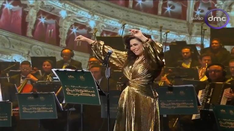 شيرين عبدالوهاب تتألق في أغنية “عيون القلب” وعمرو دياب يتفاعل معها