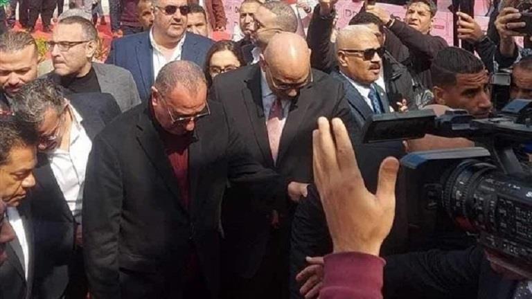 “استقبال حافل”.. لحظة وصول محمود الخطيب إلى نادي الزمالك