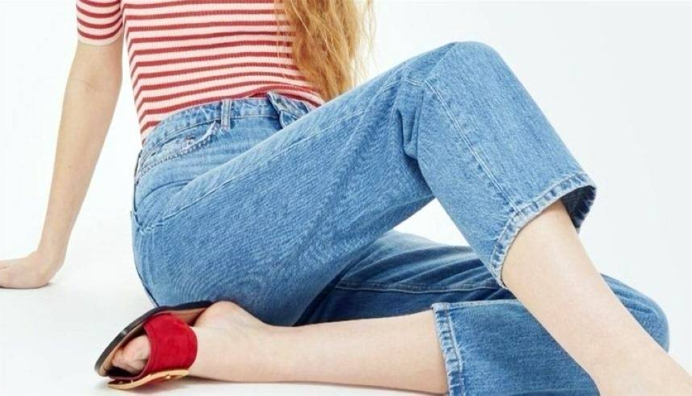 «الجينز القصير» موضة الموسم