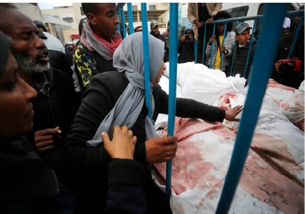 «الغارديان»: معدل الضحايا «مذهل».. وما يحدث في غزة يفوق الخيال