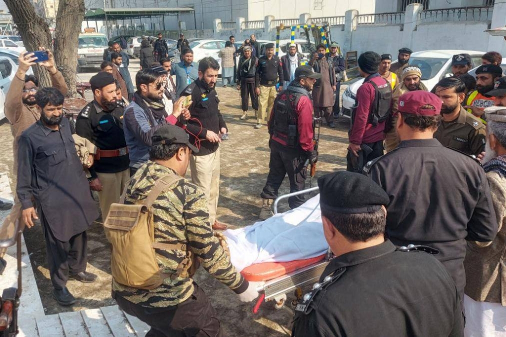 في هجوم مسلح.. مقتل وإصابة 16 شرطياً باكستانياً